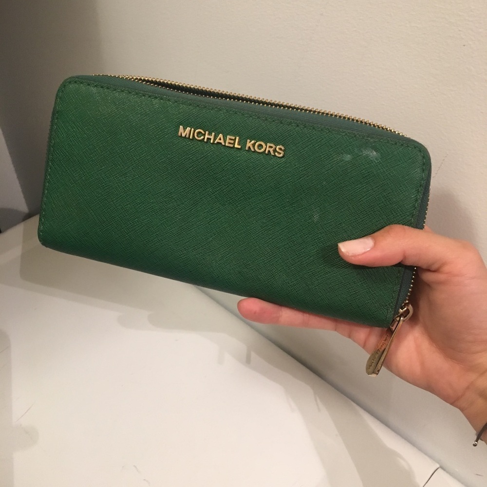 MICHAEL KORS GREEN ZIP WALLET